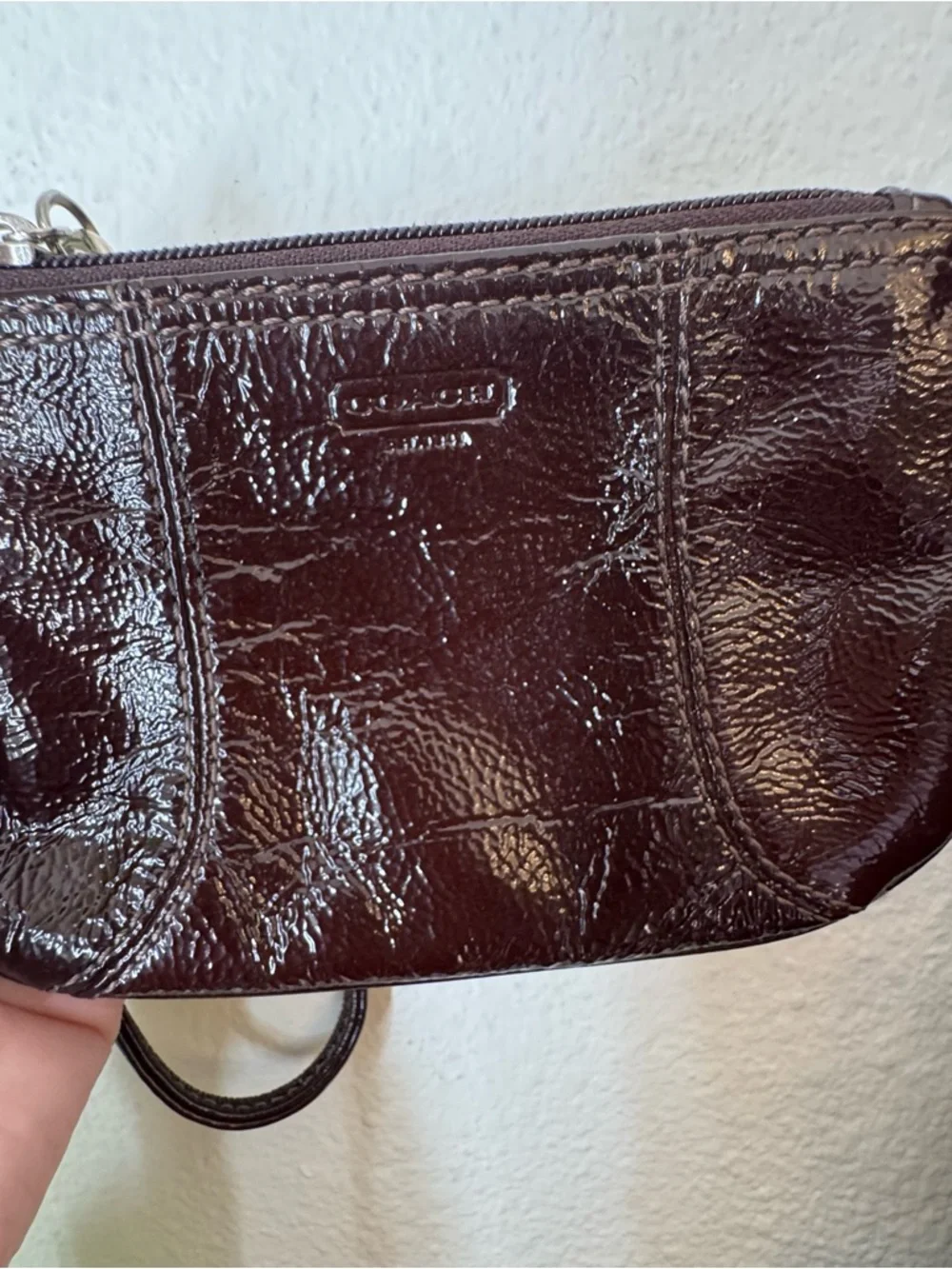 COACH Dark Brown Patent‎ Leather Wristlet Lavender Purple Lining Coin Purse Zip